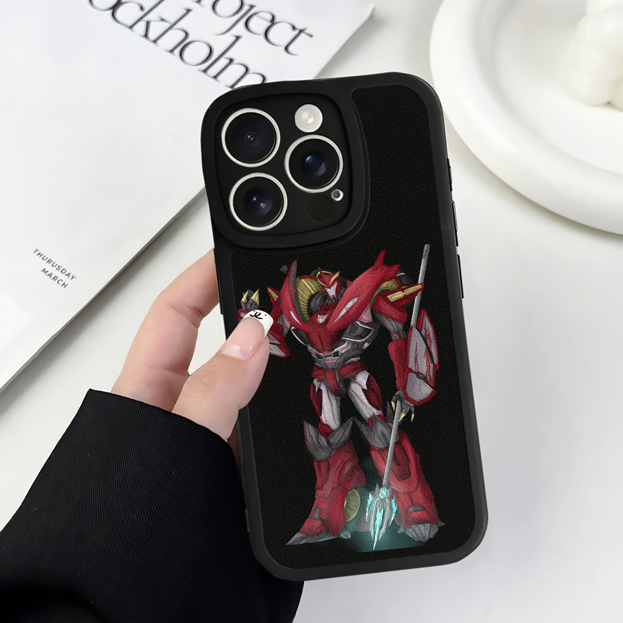 （画像用） Transformers トランスフォーマー 【iPhone 16シリーズ対応】シリコンスマホケース（レザー調） 材質：シリコン